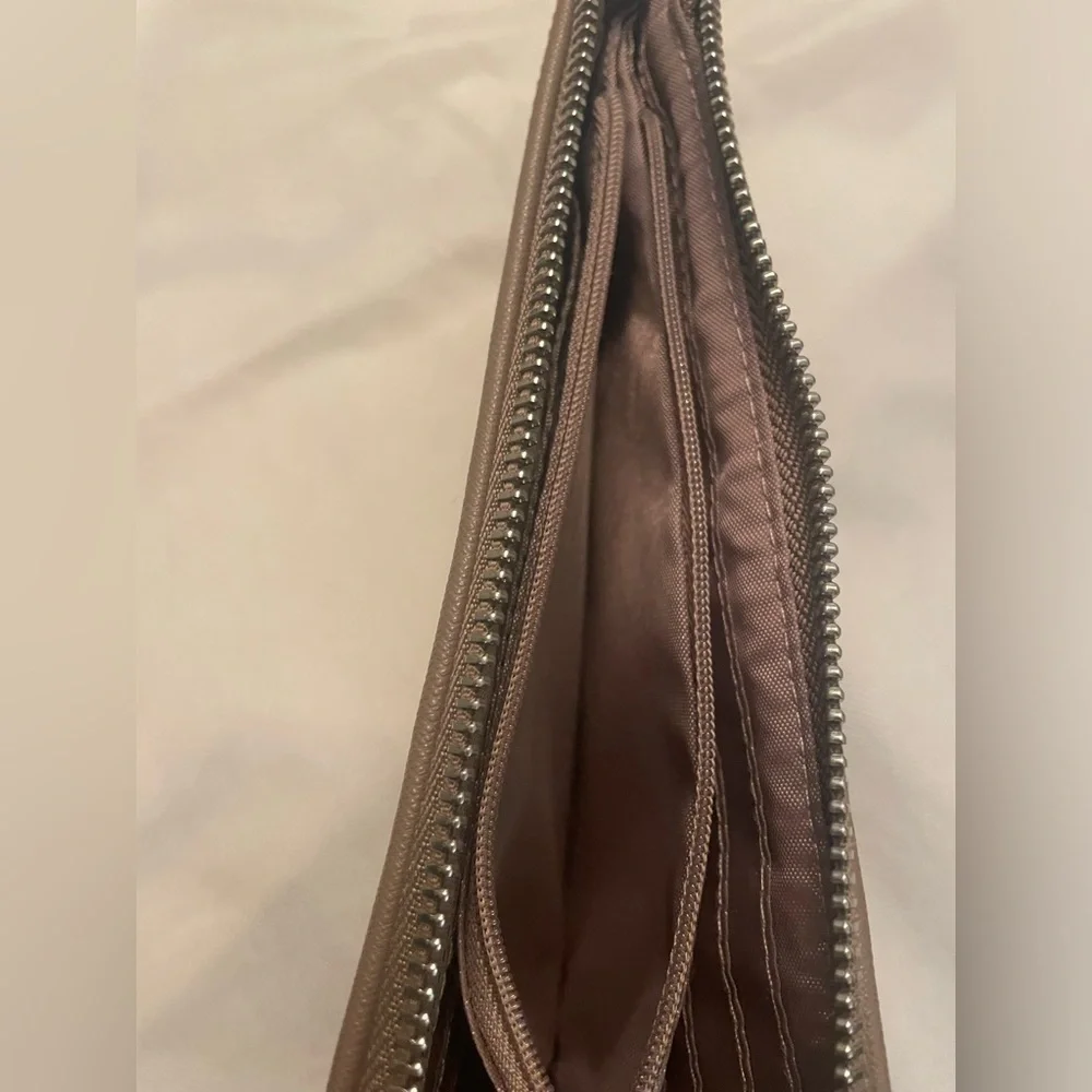 NWOT JOY Mangano Leather Wallet Wristlet With RFID Protection In Taupe